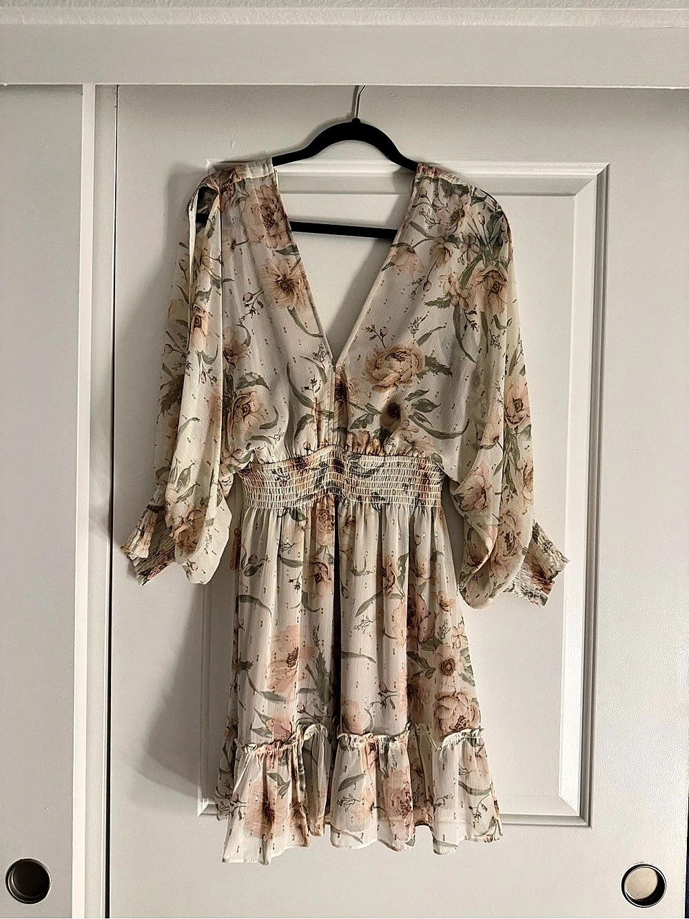 LoveStitch Floral Mini Dress in Cream & Pink Size Small Like New